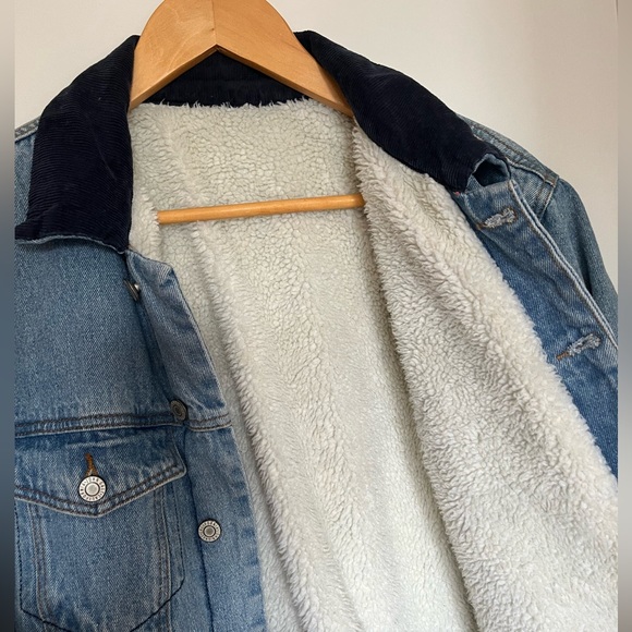 Brandy Melville Sherpa lined jean jacket - Picture 5 of 10